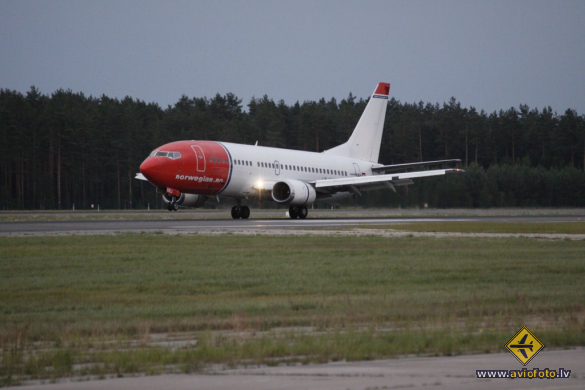 Boeing 737-36N